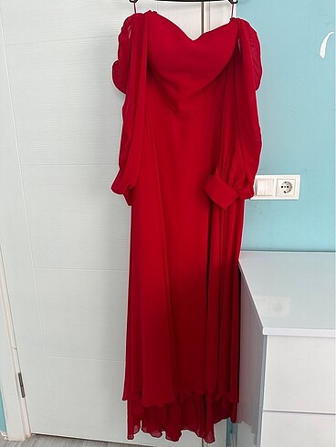 Kadın kırmızı abiye - Görsel 5