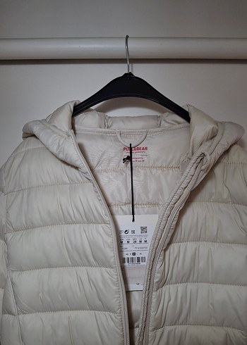 m Beden Pull Bear Kapüşonlu Kadın Şişme Mont
