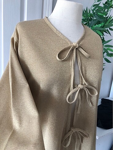m Beden camel Renk Zara model Bağcıklı simli bluz
