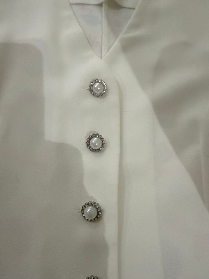 Düğmeli Beyaz Keten Kolsuz Mini Yelek - Görsel 5