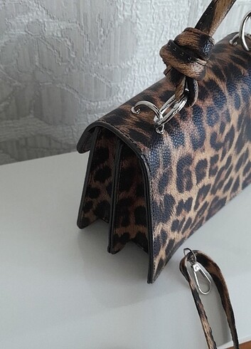Leopar desenli mini çanta