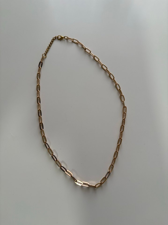 Zincirli altın renk kolye - Görsel 3