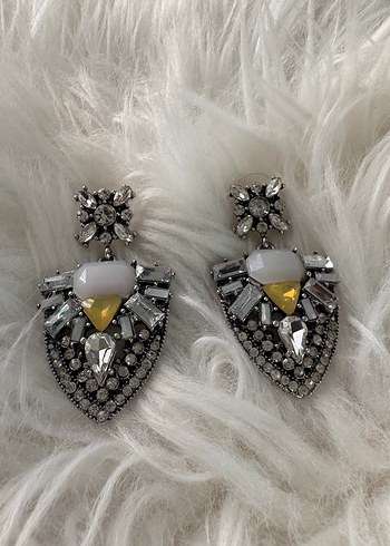 Beyaz Kürklü Nakışlı Mini Bohem Küpe - Görsel 3