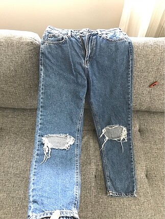 Yırtık kot pantolon
