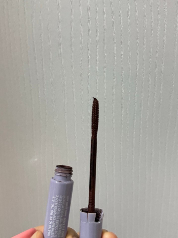 Pastel Pembe Maskara ve Dudak Balmı - Görsel 3