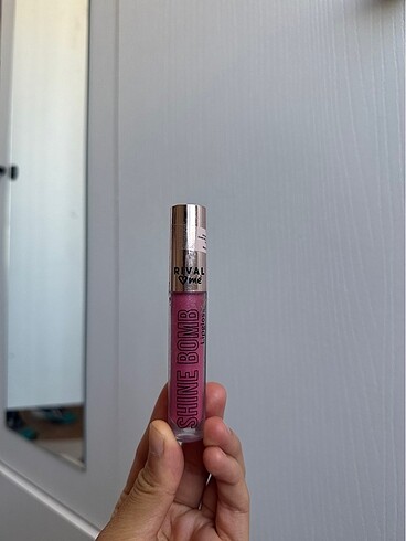 Rival gloss