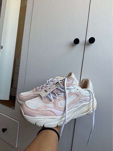 Bershka spor ayakkabı