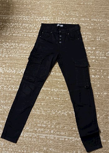 34 Beden siyah Renk Bershka pantolon