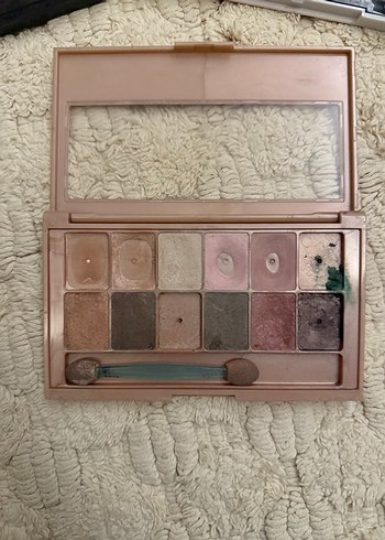 Çeşitli Renklerde Göz Farı Paletleri - Görsel 5