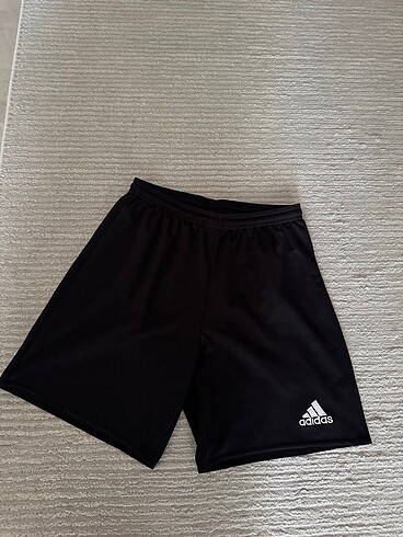 Adidas şort