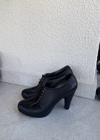 Siyah Dantel Detaylı Stiletto Topuklu Klasik Kadın Ayakkabı