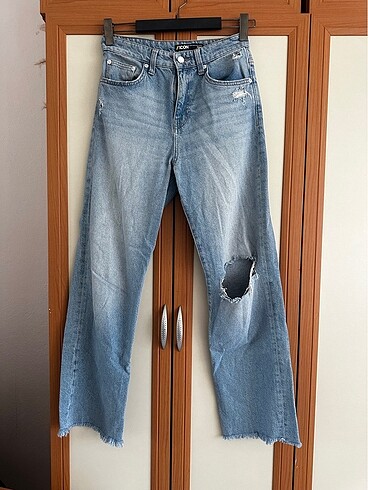 Yırtık pantolon