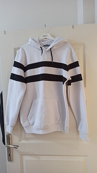 Kapüşonlu sweat.