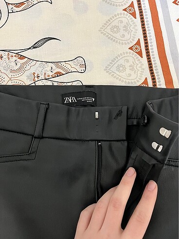 xs Beden siyah Renk Zara deri pantolon