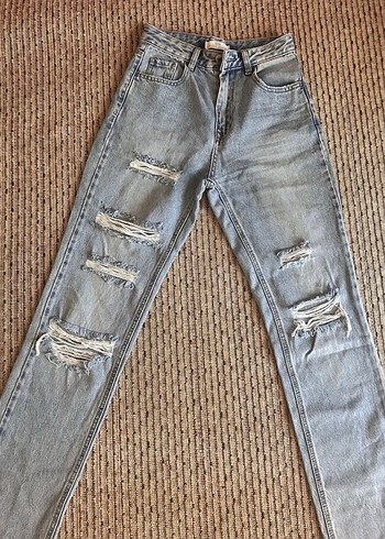 Stradivarius Yirtik Straight Jean