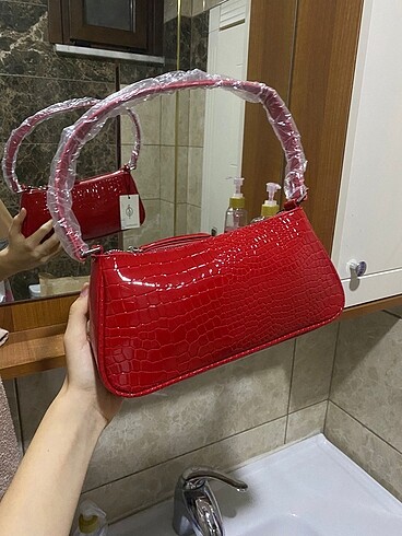 Stradivarius Stradivarius Kroko Timsah desenli Kırmızı çanta