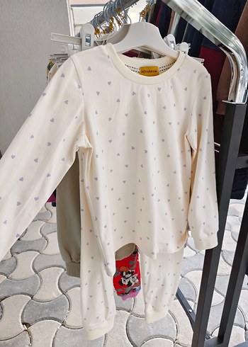 Beyaz Desenli Uzun kollu pijama takımı