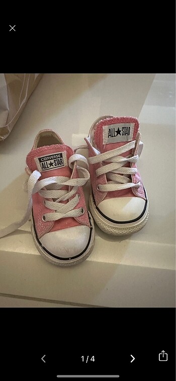 Pembe çocuk converse