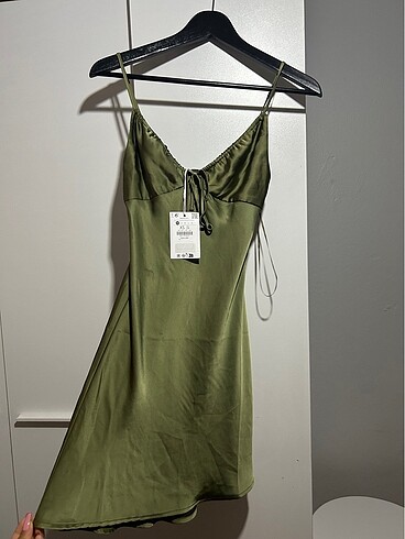 Bershka Saten elbise