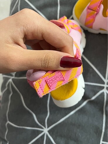 23 Beden pembe Renk Camper 23 numara cırtcırtlı sandalet