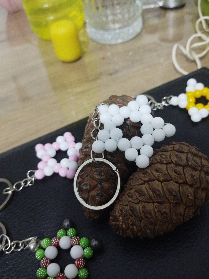 Boncuklu Beyaz Yıldız Anahtarlık - Görsel 2