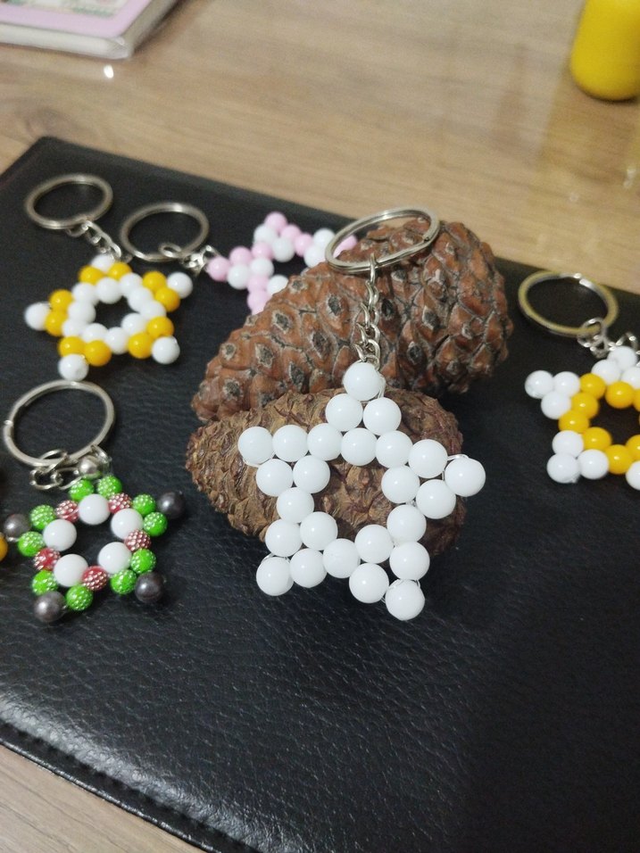 Boncuklu Beyaz Yıldız Anahtarlık - Görsel 3