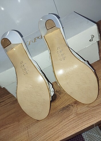 37 numara 6 - 7 cm topuğu var - Görsel 5