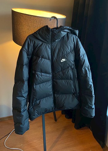 Nike Siyah Kapusonlu Sisme Mont