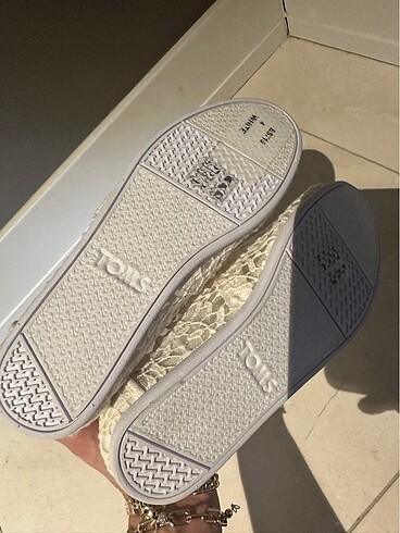 37,5 Beden beyaz Renk Toms babet