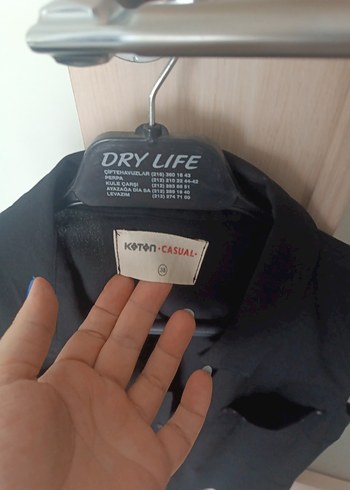 Düğmeli Siyah Kolsuz Kadın Gömlek - Görsel 4