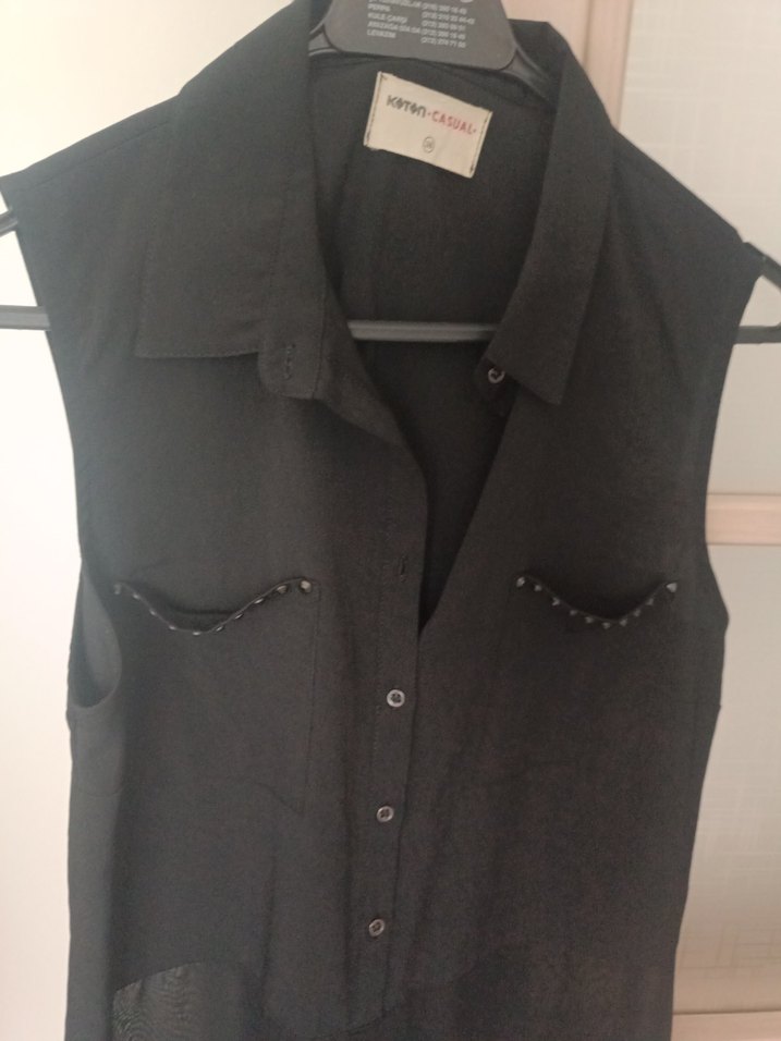 Düğmeli Siyah Kolsuz Kadın Gömlek - Görsel 2