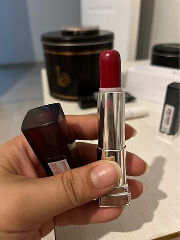 Maybelline Maybelline Merve Bolugur kırmızısı mat ruj