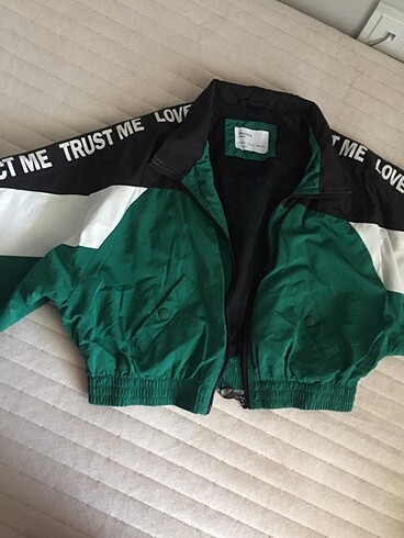 Bershka crop yağmurluk
