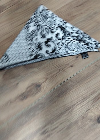Siyah Beyaz Desenli Eşarp/Fular - Görsel 4