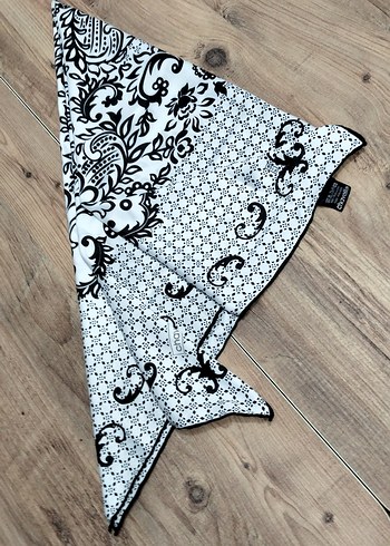 Siyah Beyaz Desenli Eşarp/Fular - Görsel 3