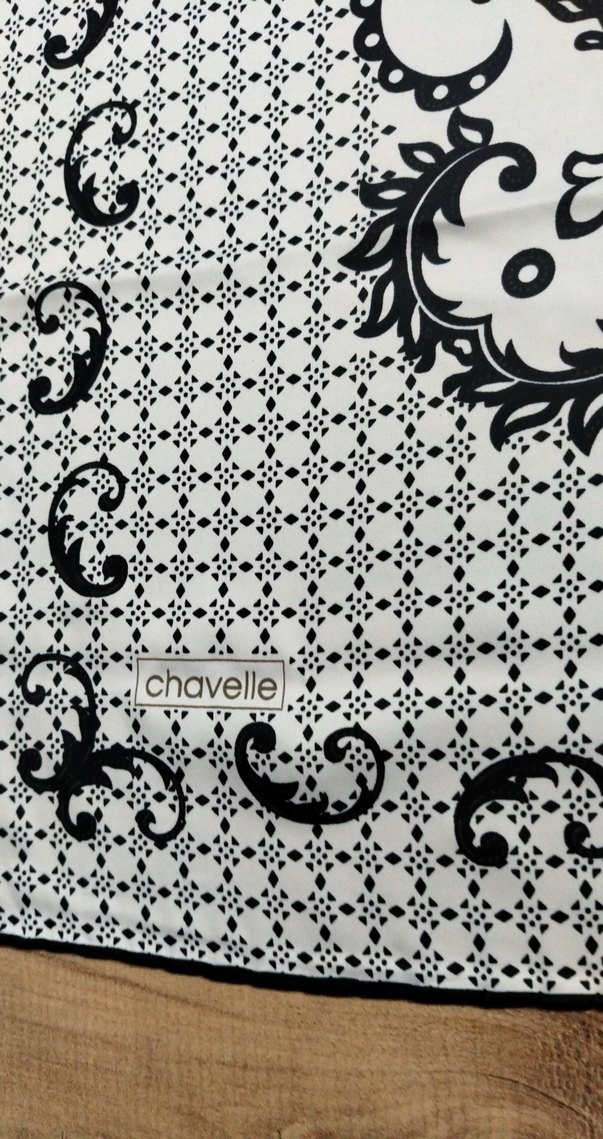 Siyah Beyaz Desenli Eşarp/Fular - Görsel 2