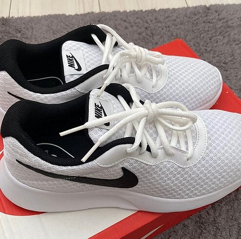 nike tanjun