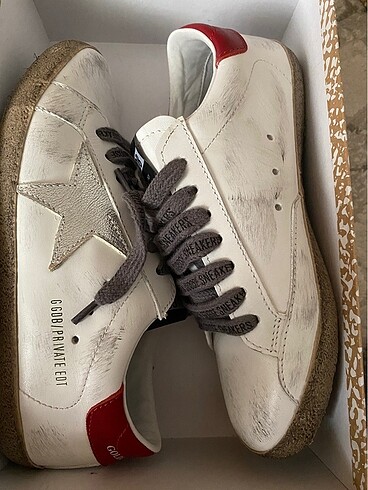 Golden Goose Deluxe Golden goose