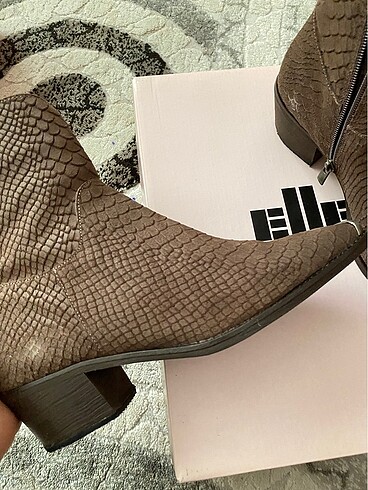Elle Elle bot