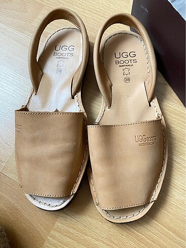 Ugg sandalet