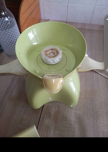 Sarı Pastel Renkli Meyve Sıkacağı - Görsel 2