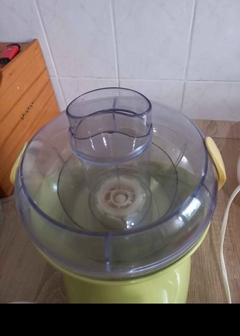 Sarı Pastel Renkli Meyve Sıkacağı - Görsel 3