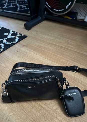 Siyah Deri Fermuarlı Kadın Çapraz Çanta - Görsel 2