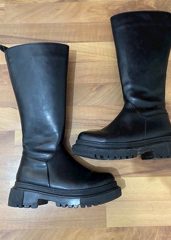 Kadın Siyah Deri Çizme - Görsel 2