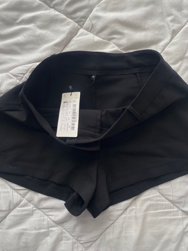 Düğmeli Siyah Kadın Mini Şort - Görsel 4