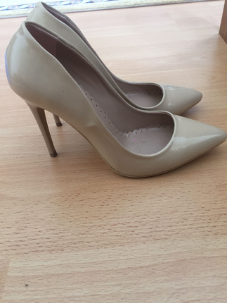 Diğer Ten rengi parlak stiletto