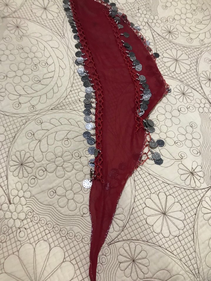 Zincir Detaylı Parlak Kırmızı Bohem Kadın Fuları - Görsel 5