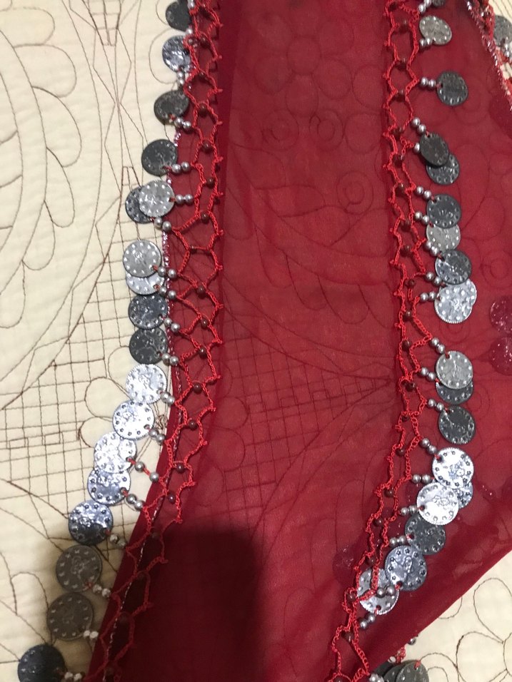 Zincir Detaylı Parlak Kırmızı Bohem Kadın Fuları - Görsel 2