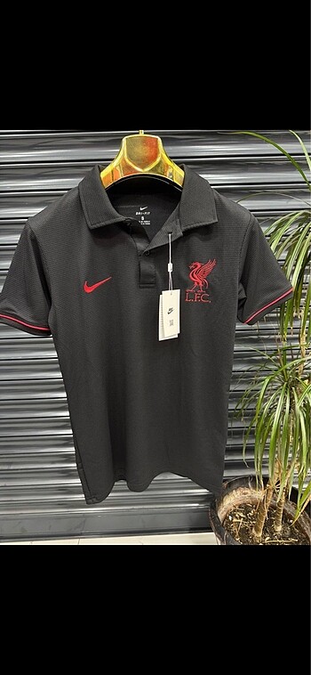 LİVERPOOL SIYAH VE BEYAZ POLO YAKA
