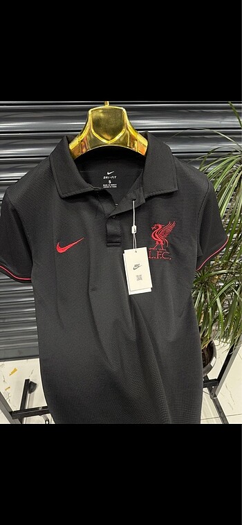 Nike LİVERPOOL SIYAH VE BEYAZ POLO YAKA